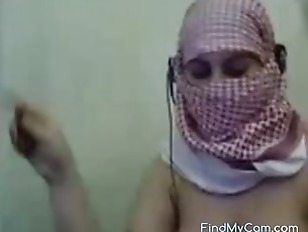 Palestine Arab Hijab Girl show her Big Boobs in Webcam